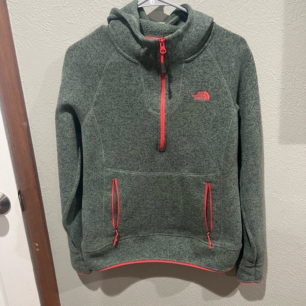 The North Face Women's Green and Bright Letter Red/Orange Size M EUC